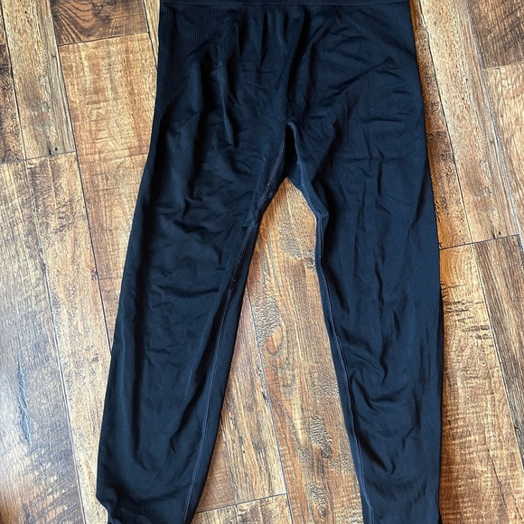 PINK Victoria's Secret Black Leggings with Logo - Picture 4 of 8